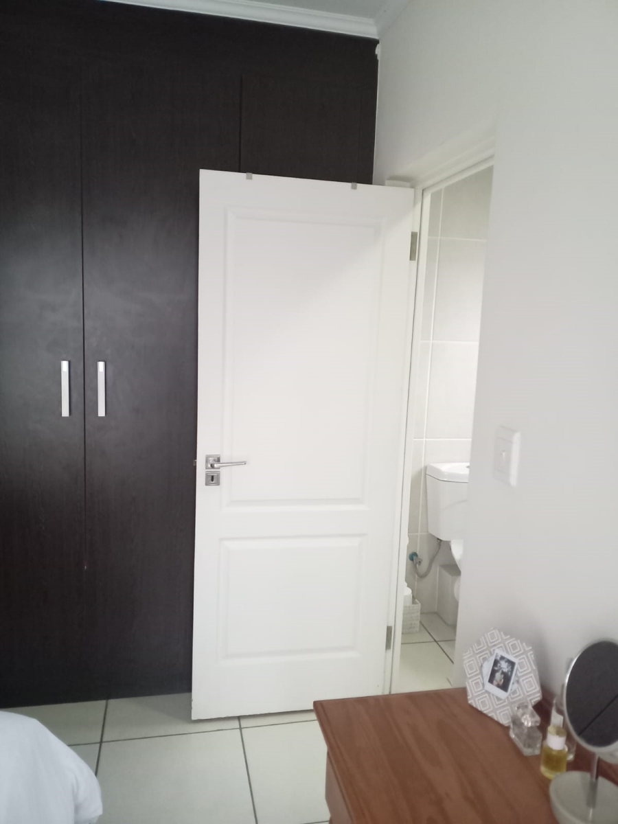 To Let 1 Bedroom Property for Rent in De Velde Western Cape
